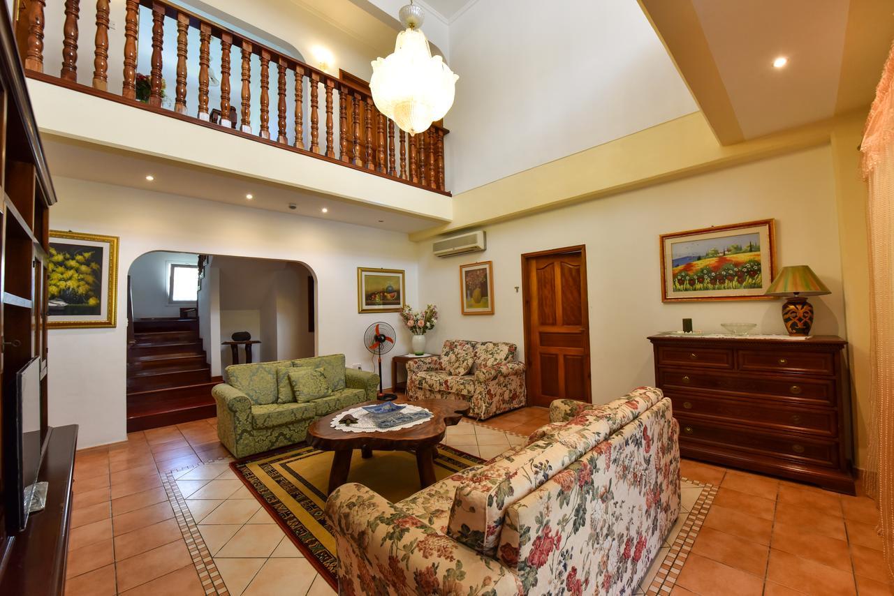 Jessies Guest House Seychelles Beau Vallon  Exteriör bild