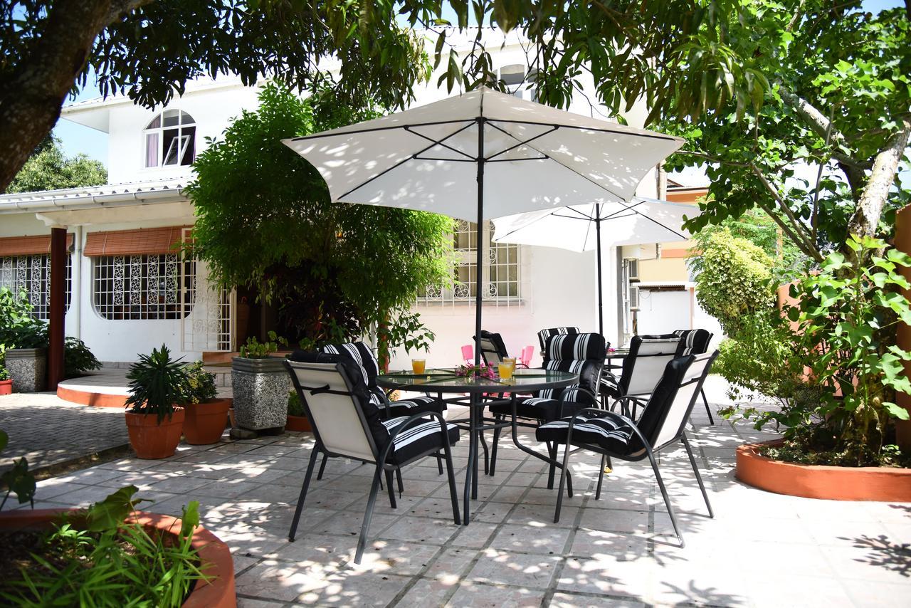 Jessies Guest House Seychelles Beau Vallon  Exteriör bild